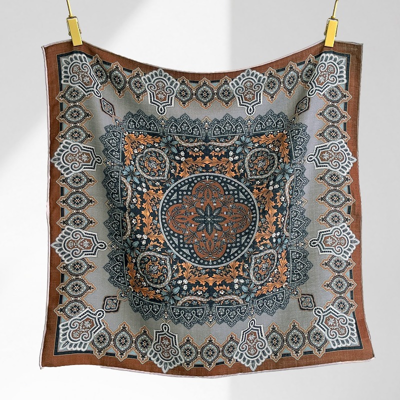 Shawl Wrap Winter - Pañuelo Cuadrado Central Compass con Diseño
